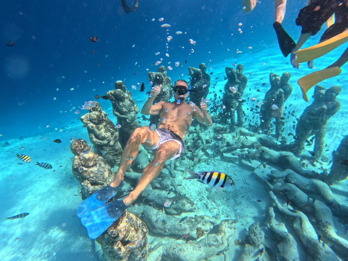 Crystal Clear Underwater World of Gili Meno