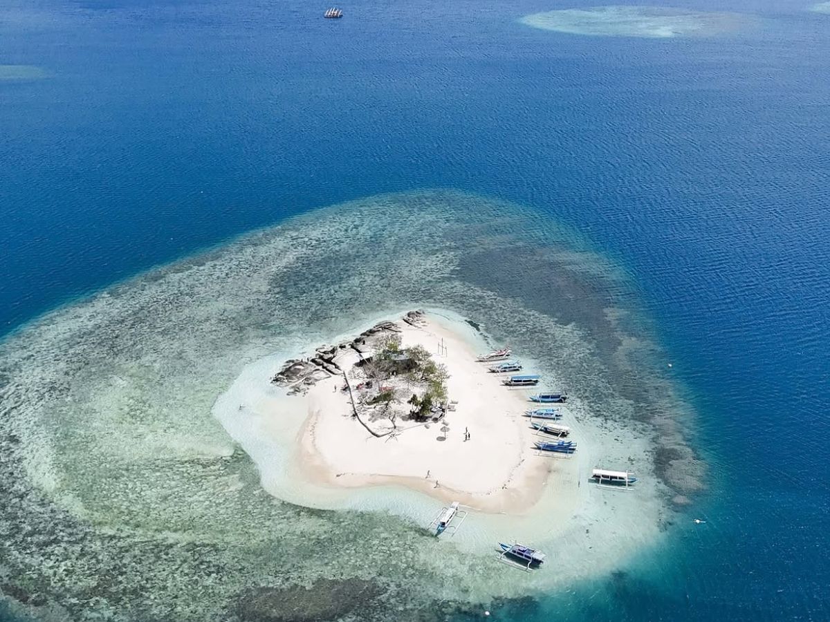 Crystal Clear Waters of Gili Kedis