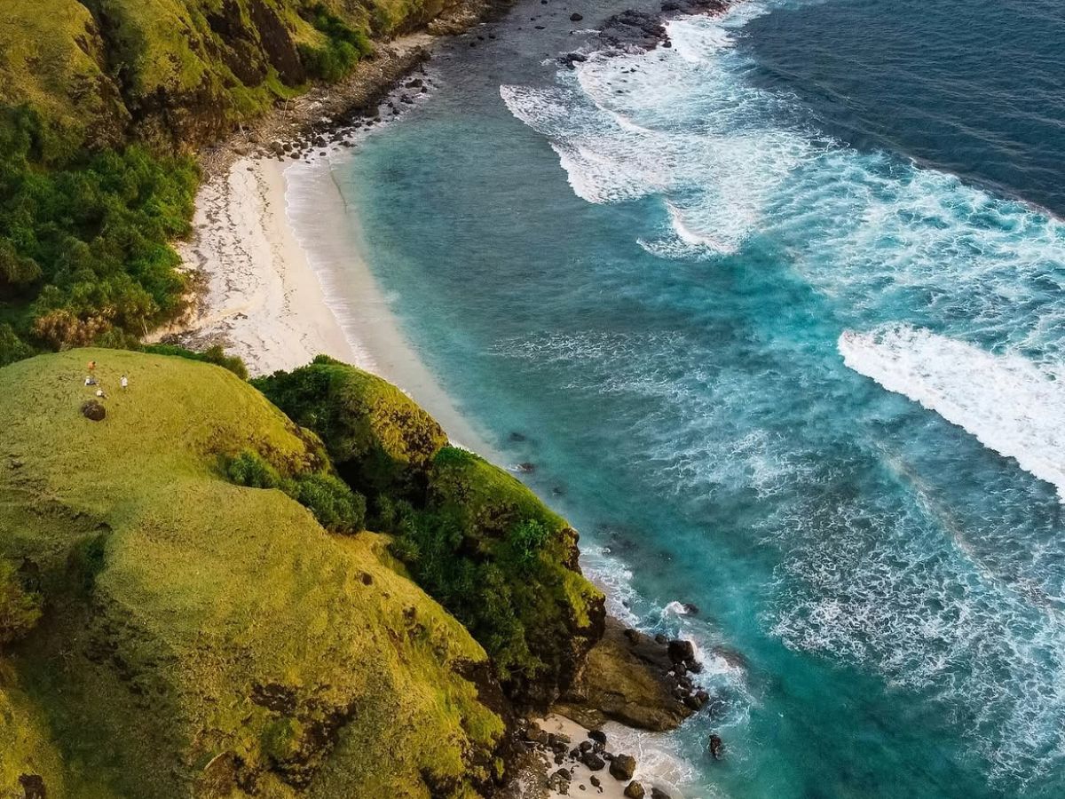 Golden hour hits different at Merese Hill. One of Lombok’s finest views, where ocean meets sky a