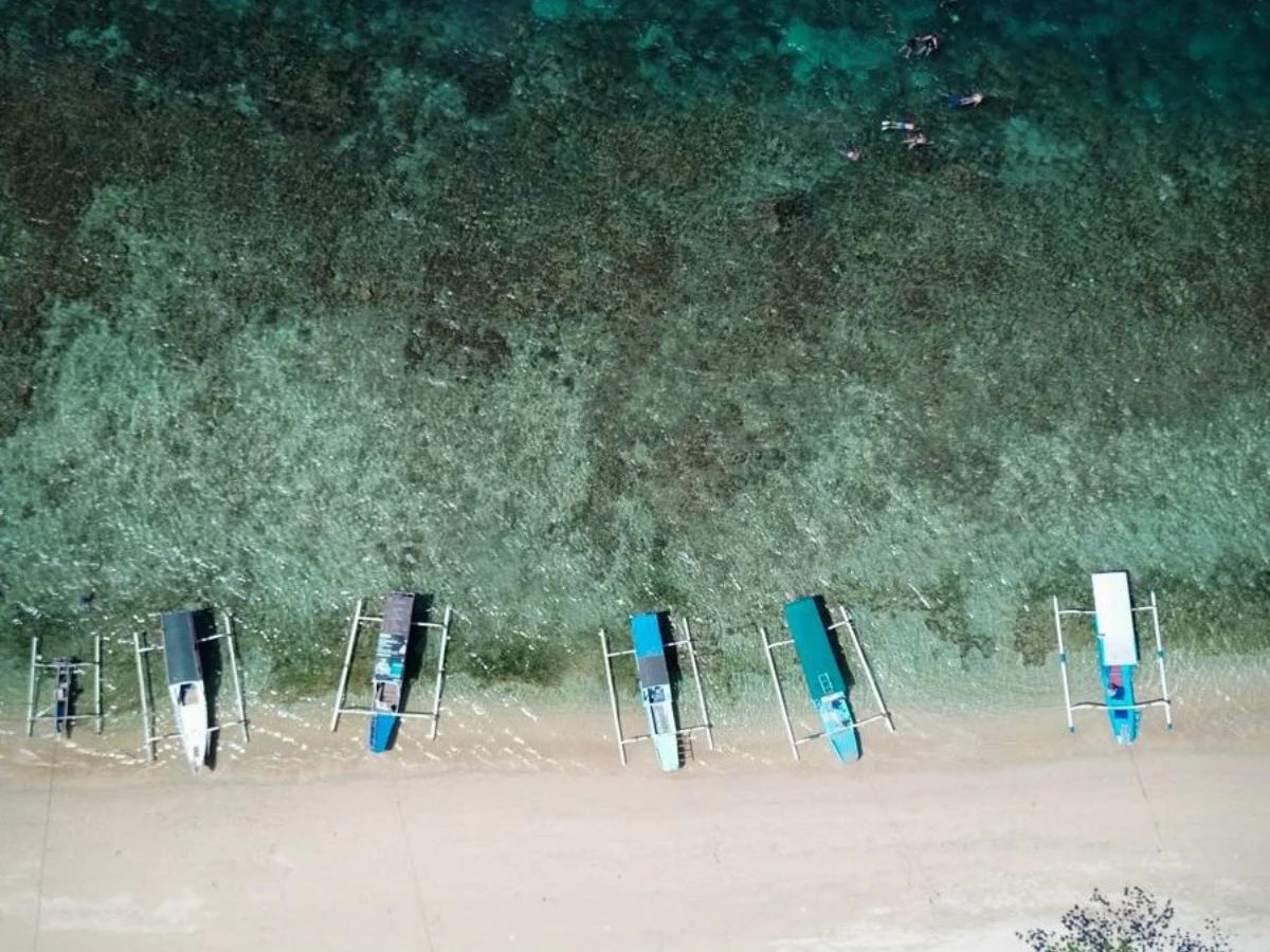 Island Hopping in Gili Gede, Layar & Rengit