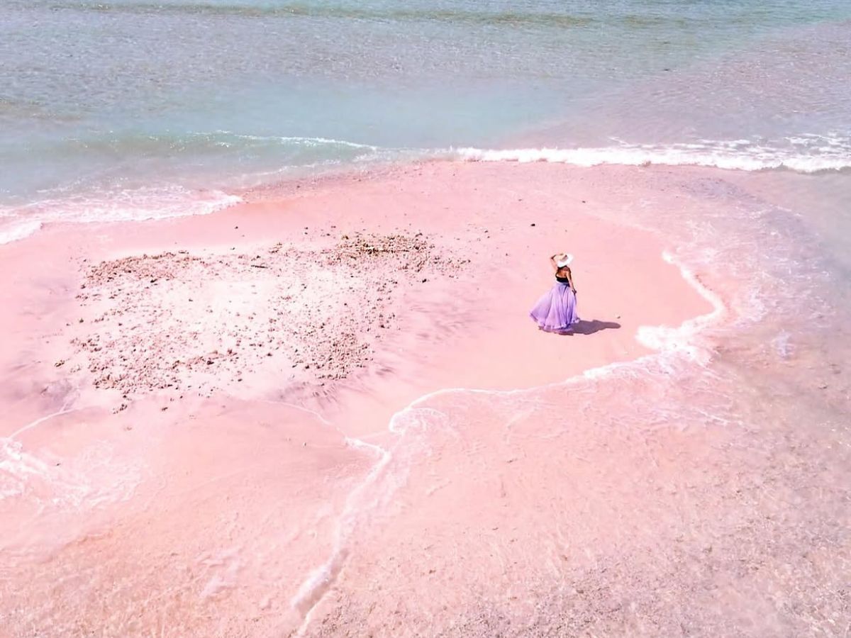 Lost in pinkish sand small island - Gili Pasir lombok