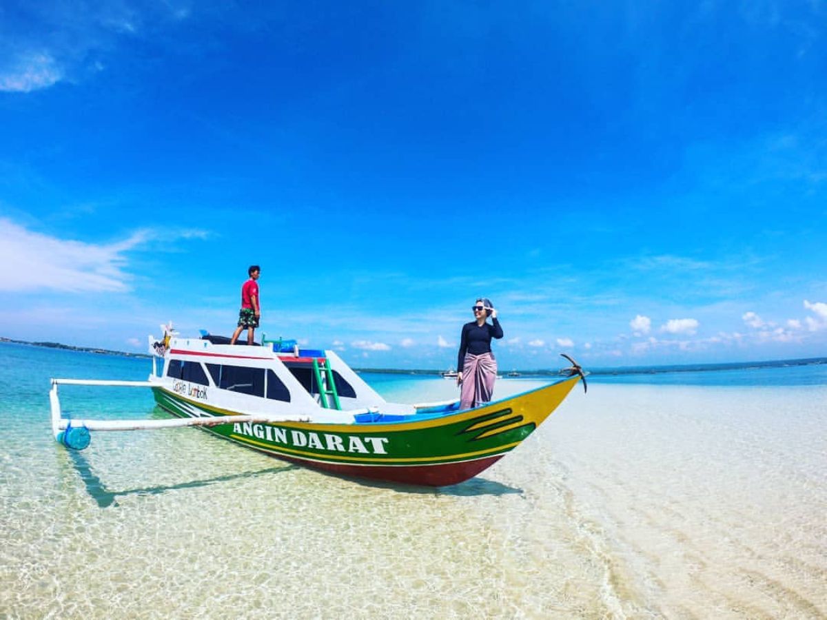 Pink Beach & Hidden Islands Tour
