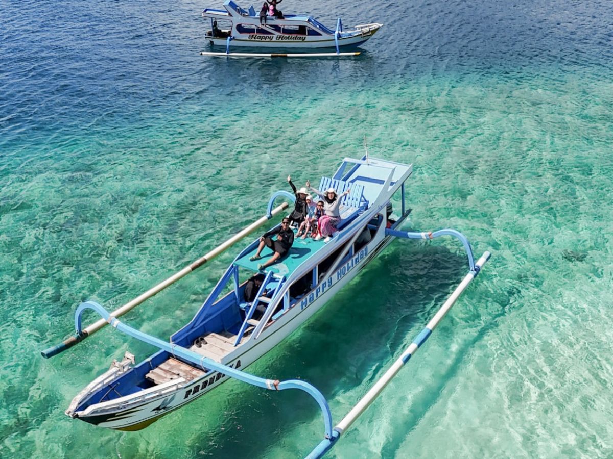 Relaxing on Gili Kedis Beach