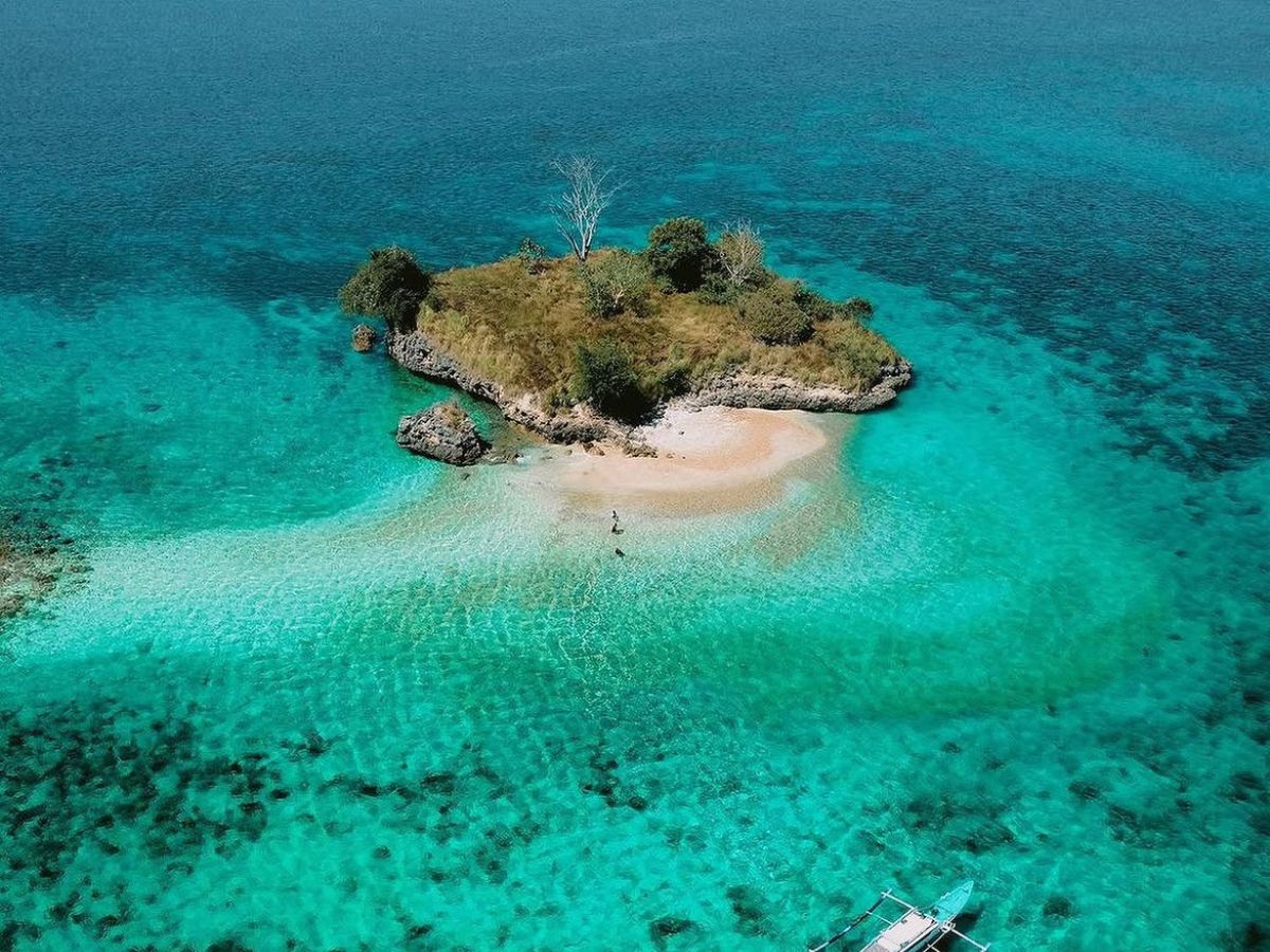 explore Gili Petelu or the Petelu Island