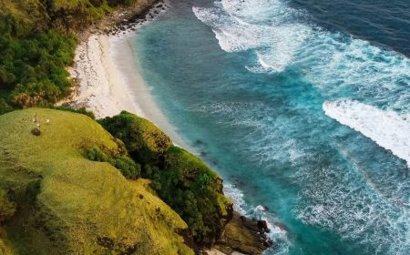 Golden hour hits different at Merese Hill. One of Lombok’s finest views, where ocean meets sky a