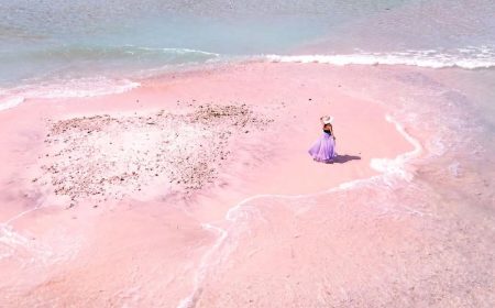 Lost in pinkish sand small island - Gili Pasir lombok